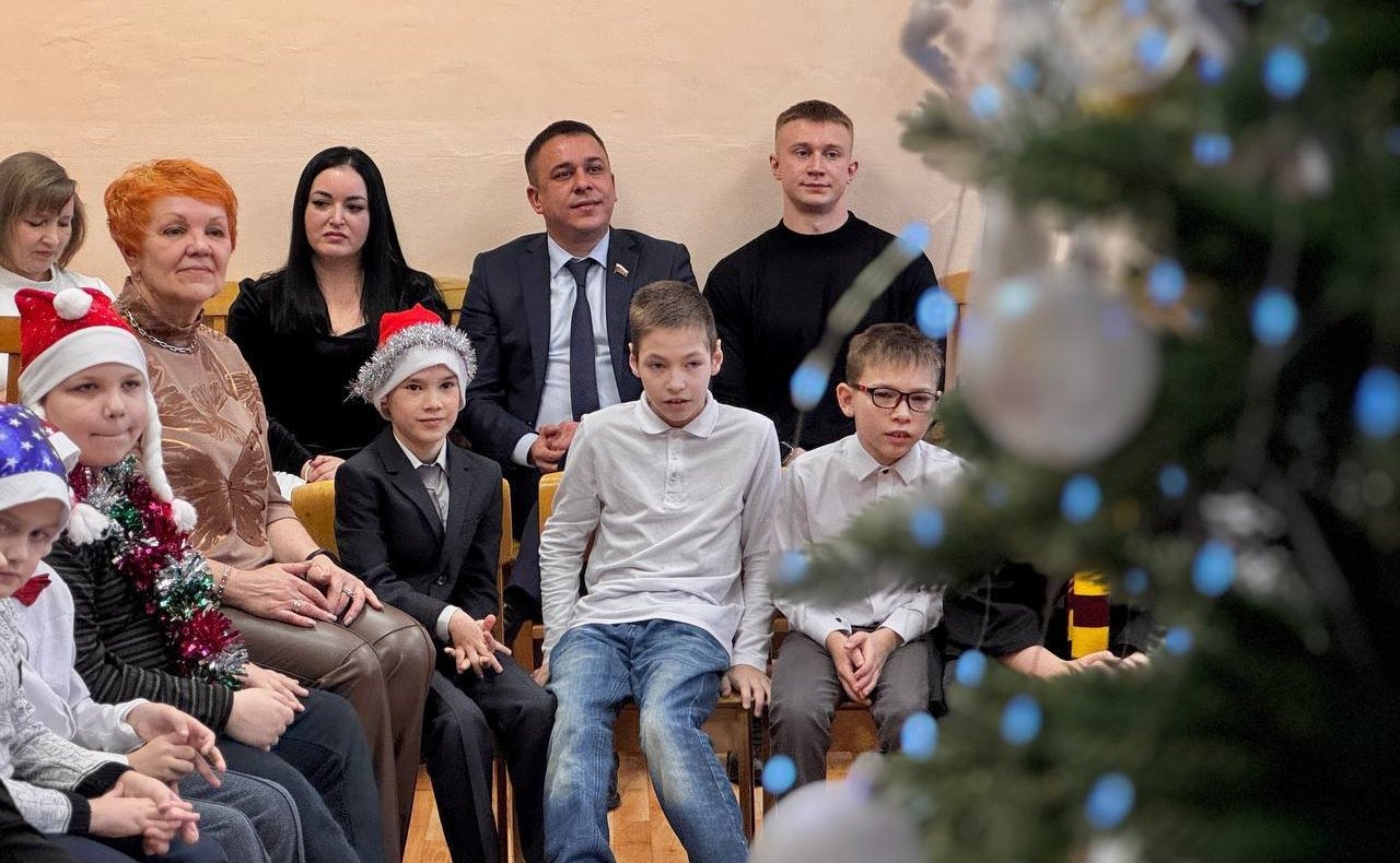Айрат Гибатдинов поздравил воспитанников ульяновских интернатов с наступающими праздниками