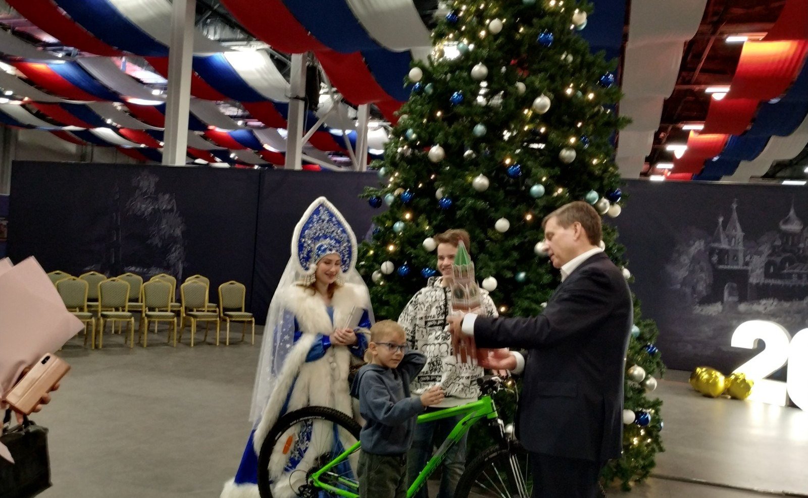 Андрей Епишин исполнил новогоднее пожелание 14-летнего Данилы из поселка Восток, который мечтал о горном велосипеде