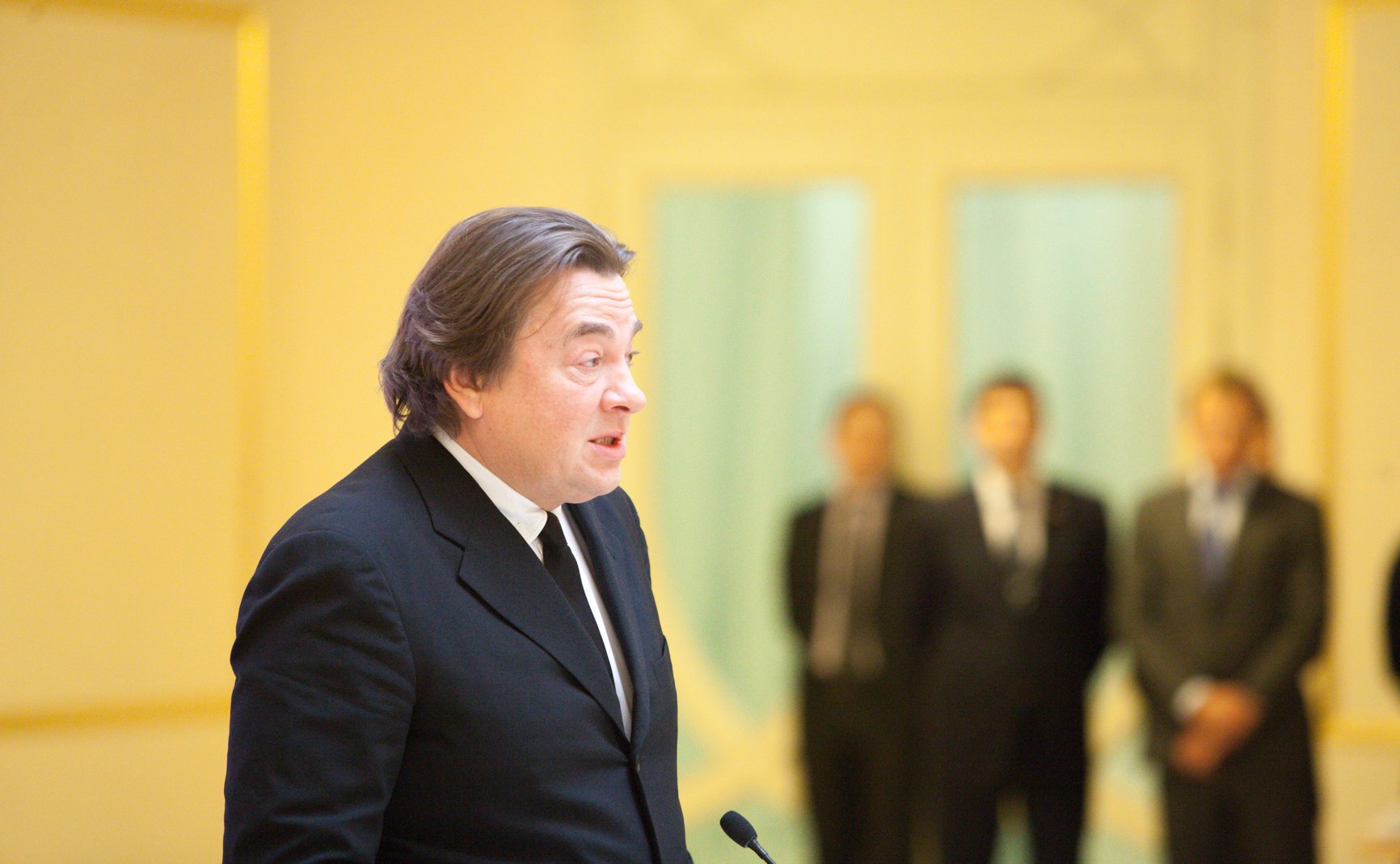 Церемония передачи наград родственникам погибших журналистов