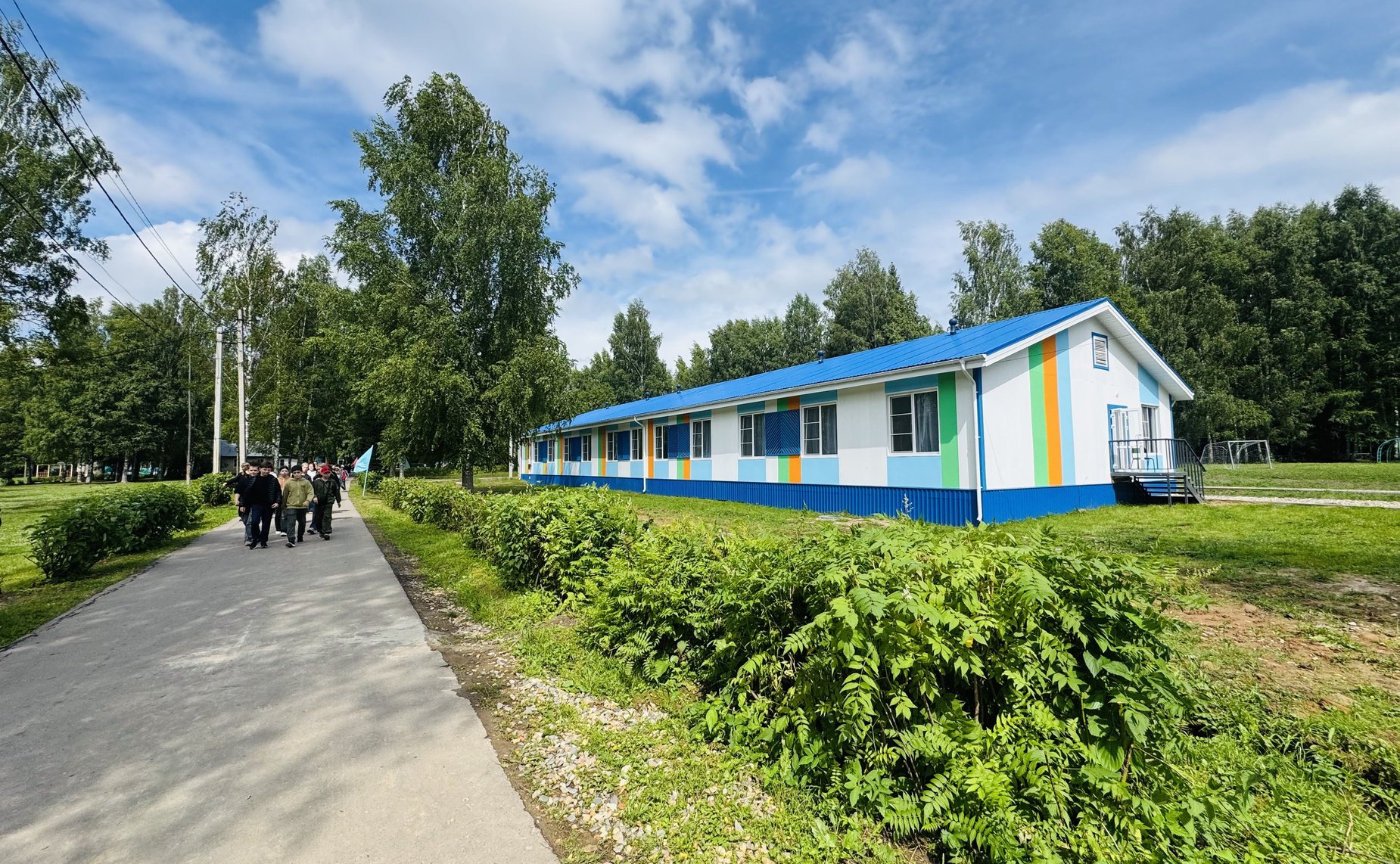 Урок мужества и патриотизм, посвященный героям Отечества, прошёл с участием сенатора в оздоровительном лагере «Синие дали» в Красносельском районе