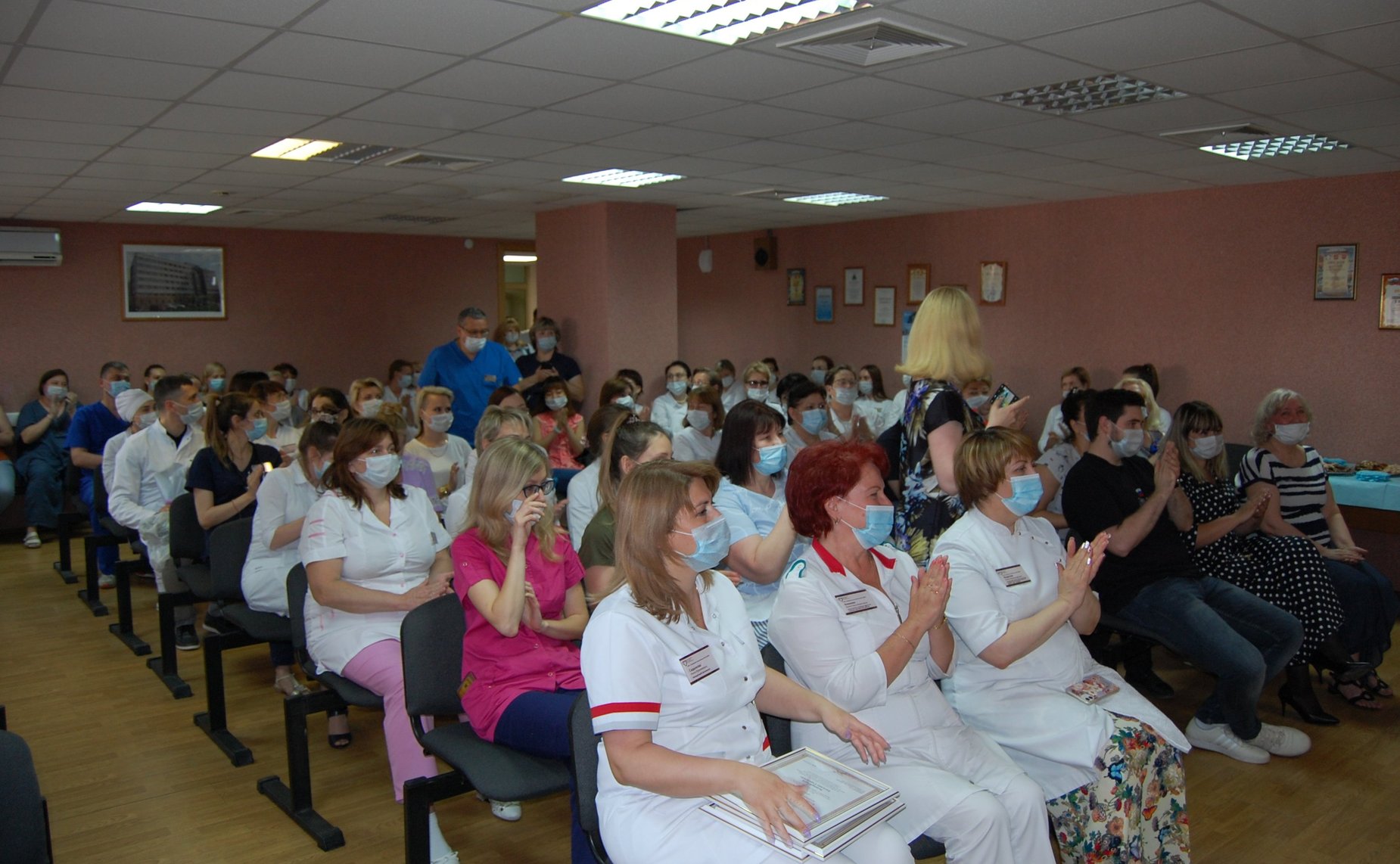 Инна Святенко поздравила медицинских работников поликлиники № 19 города Москвы с профессиональным праздником — Днём медицинского работника