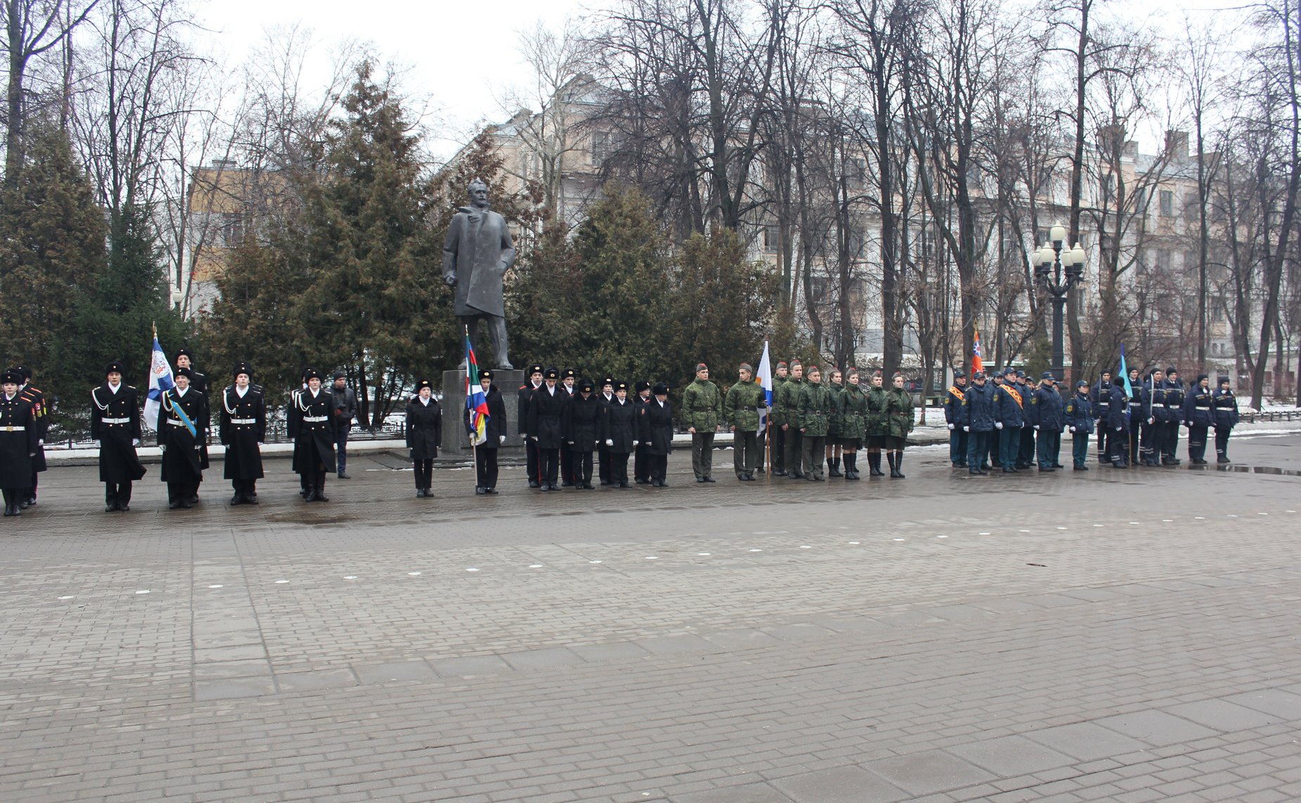 Заместитель председателя Комитета СФ по обороне и безопасности Алексей Кондратьев посетил Всероссийские форумы «Золотой эполет» и «Инженер — профессия творческая»