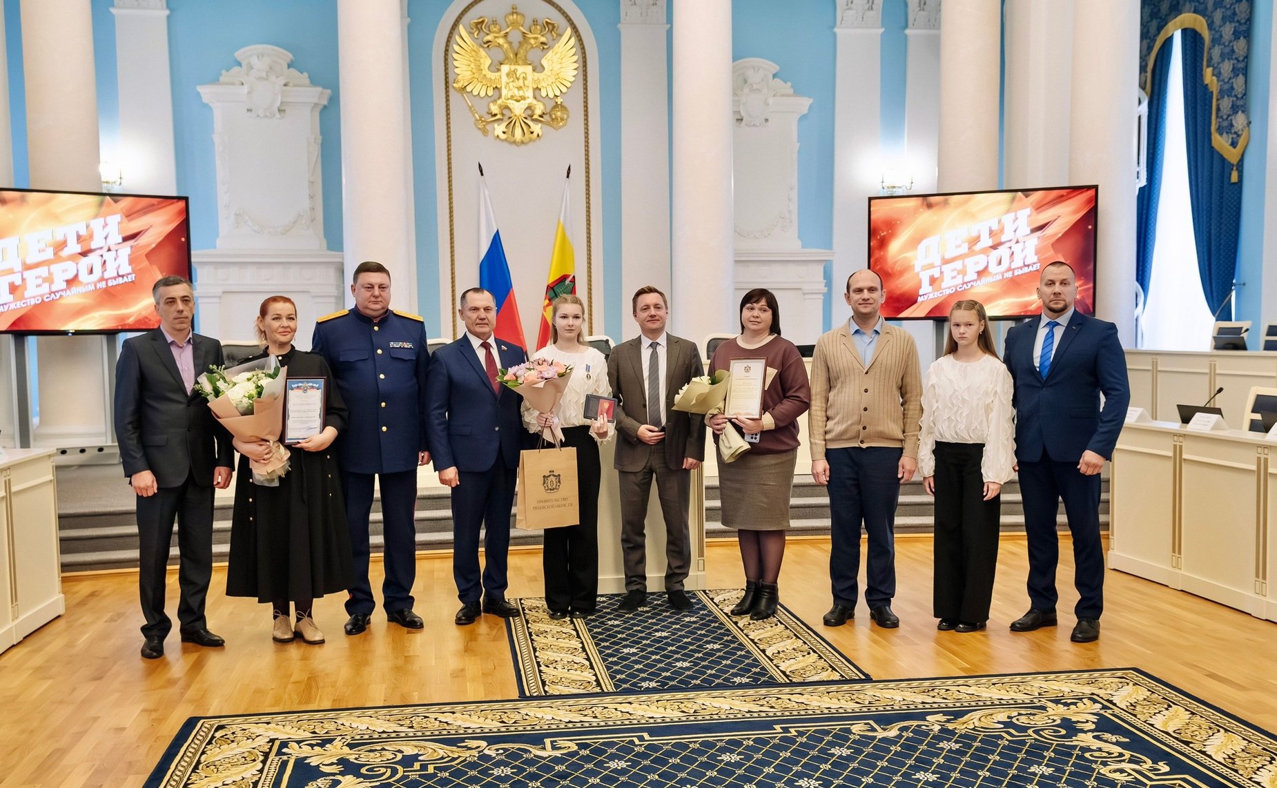 Игорь Мурог вручил медаль Совета Федерации «За проявленное мужество» юной рязанке Варваре Матюшкиной