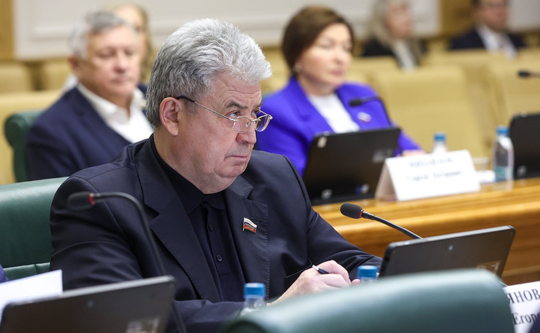 Геннадий Емельянов