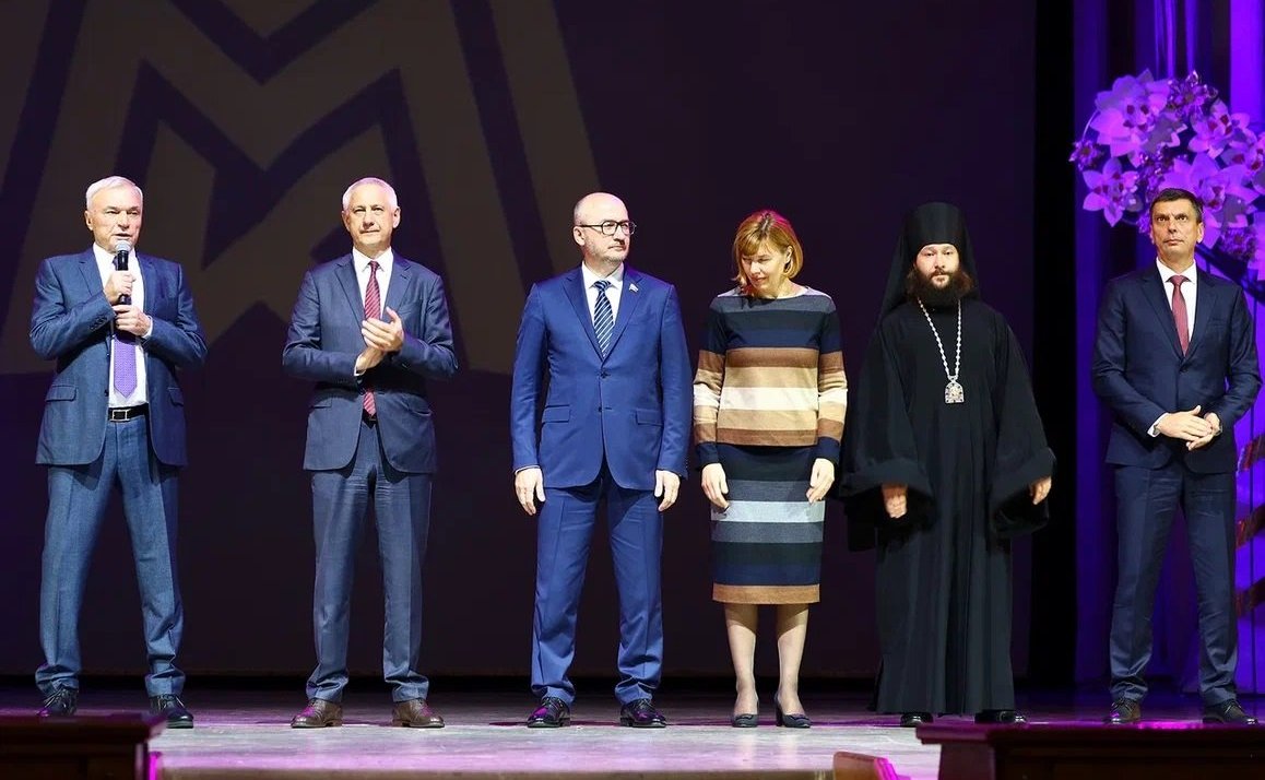 Олег Цепкин поздравил медицинских работников и ветеранов медсанчасти города Магнитогорска с юбилеем