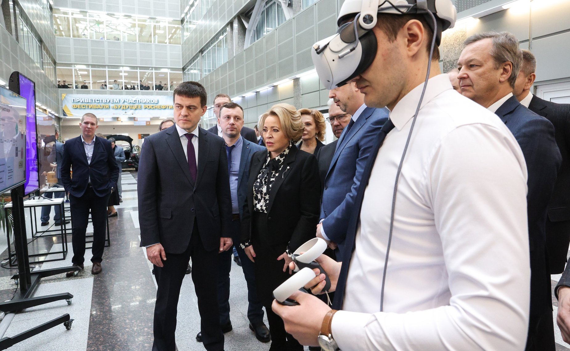 Валентина Матвиенко вместе с губернатором региона Михаилом Котюковым посетила подразделения Сибирского федерального университета