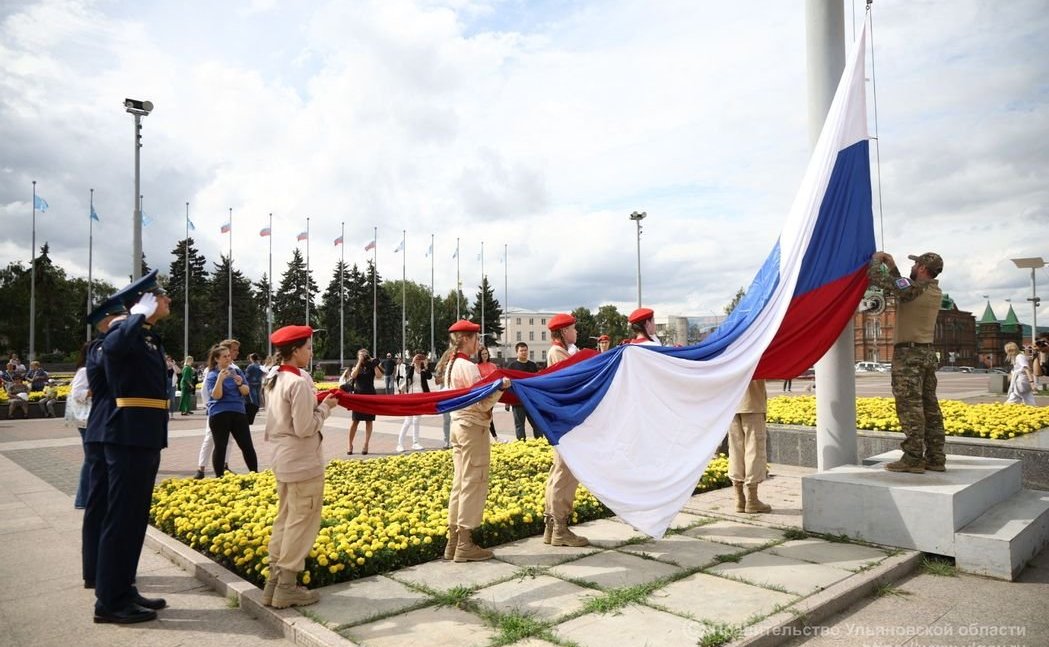 Сергей Рябухин в Ульяновской области принял участие в мероприятиях, посвященных Дню государственного флага России