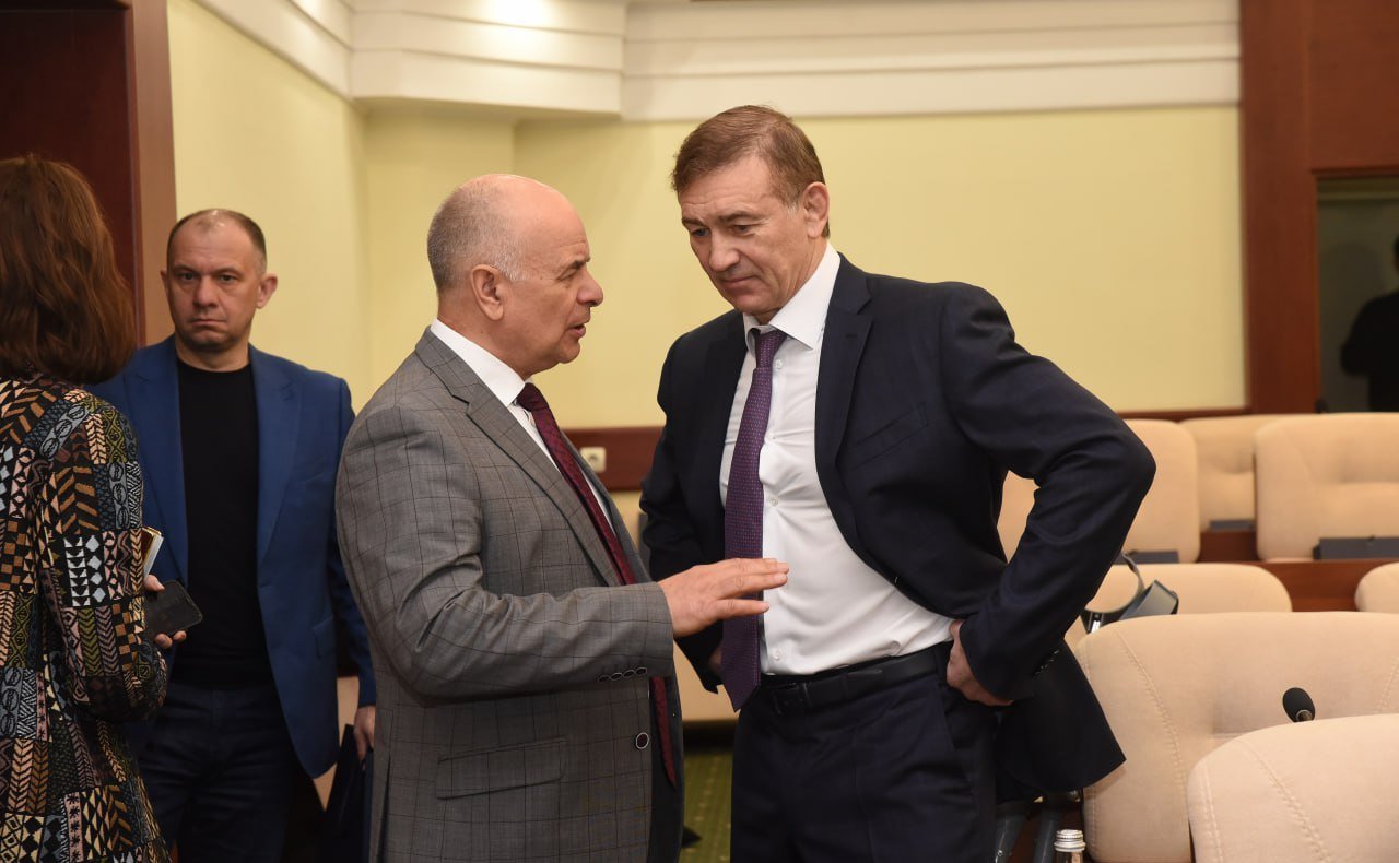 Александр Брыксин поздравил с 30-летием Курскую областную Думу