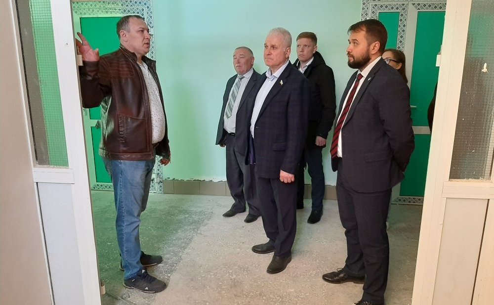 Сергей Мартынов во время работы в регионе ознакомился с ходом модернизации школы-интерната, расположенной в поселке Новый Торъял