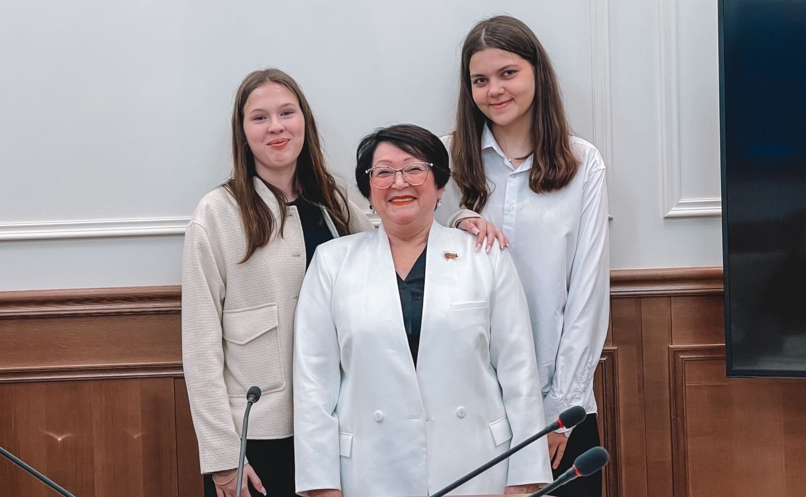 Людмила Талабаева встретилась в Совете Федерации со школьниками из региона