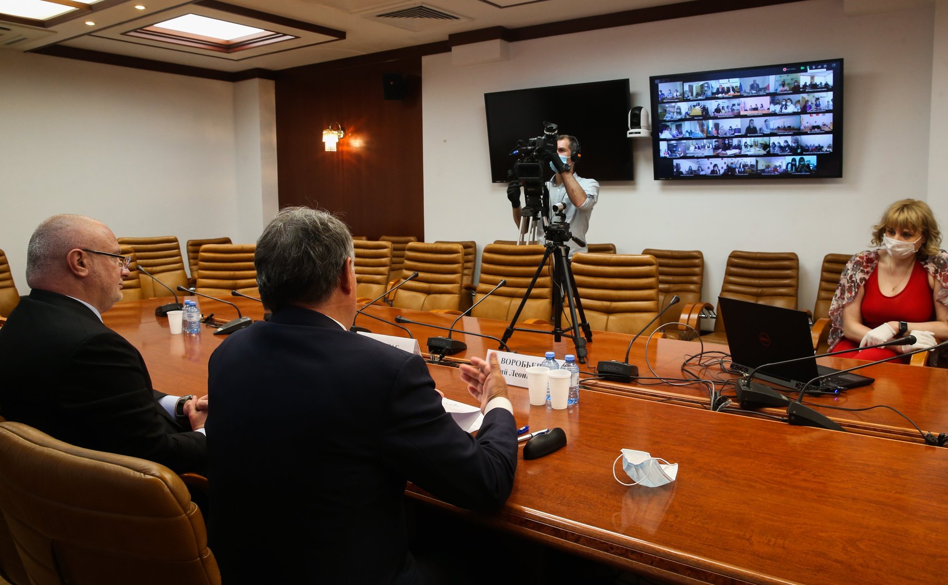 Заседание Дискуссионного клуба Молодежного парламента Законодательного Собрания Вологодской области на тему «Новые вызовы, или как и почему меняются главные законы государств»