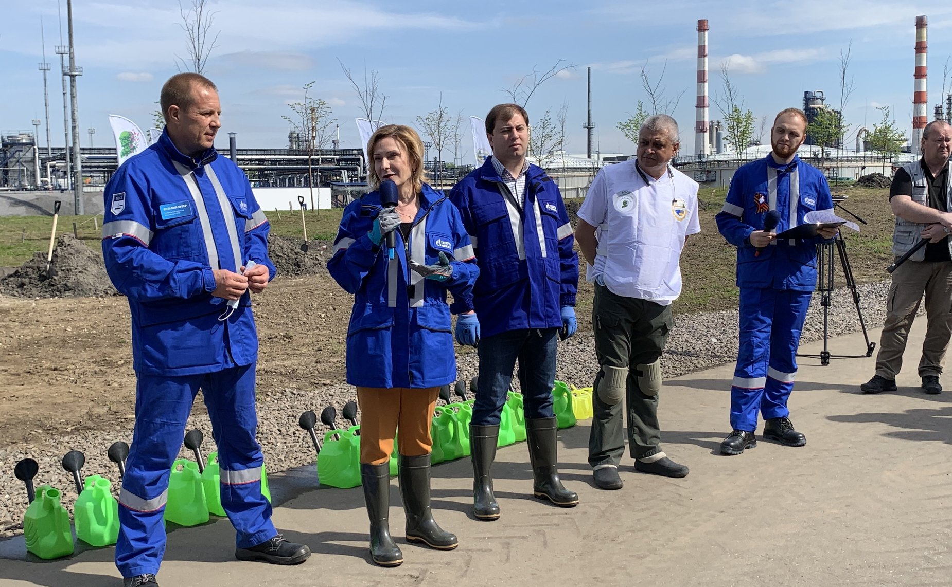 Инна Святенко приняла участие в высадке деревьев на территории Юго-Восточного округа Москвы