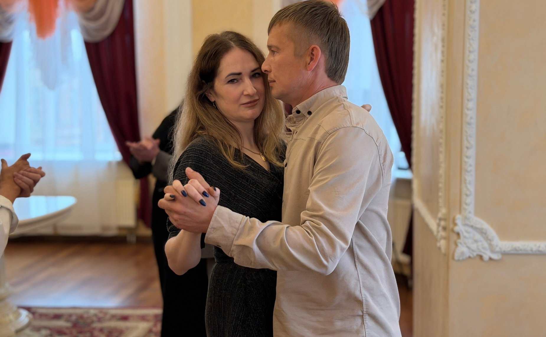 Роман Маслов поздравил юбилейные семейные пары в Череповце