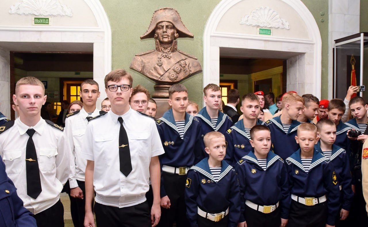 Екатерина Алтабаева приняла участие в мероприятиях, посвящённых 100-летию спуска Андреевского флага на кораблях Русской эскадры в Бизерте