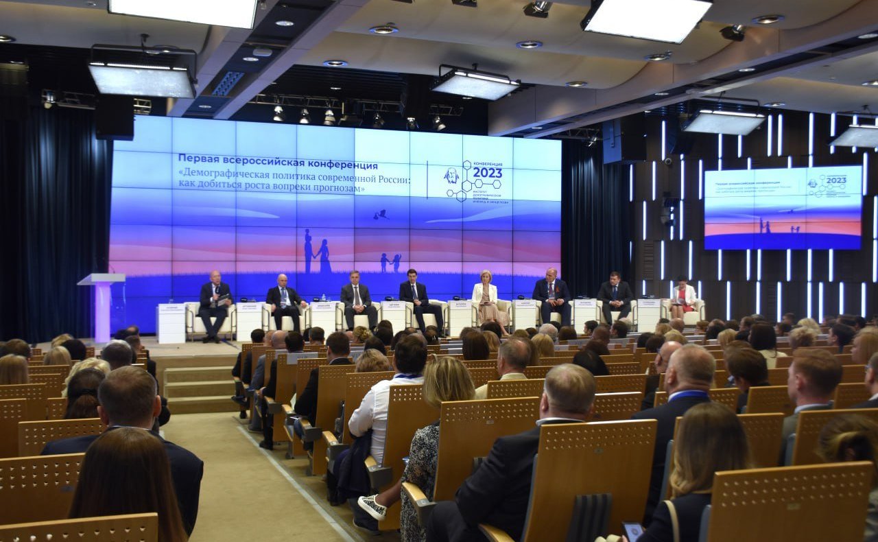 Заместитель Председателя Совета Федерации Николай Журавлев принял участие в Первой всероссийской конференции на тему «Демографическая политика современной России: как добиться роста вопреки прогнозам»