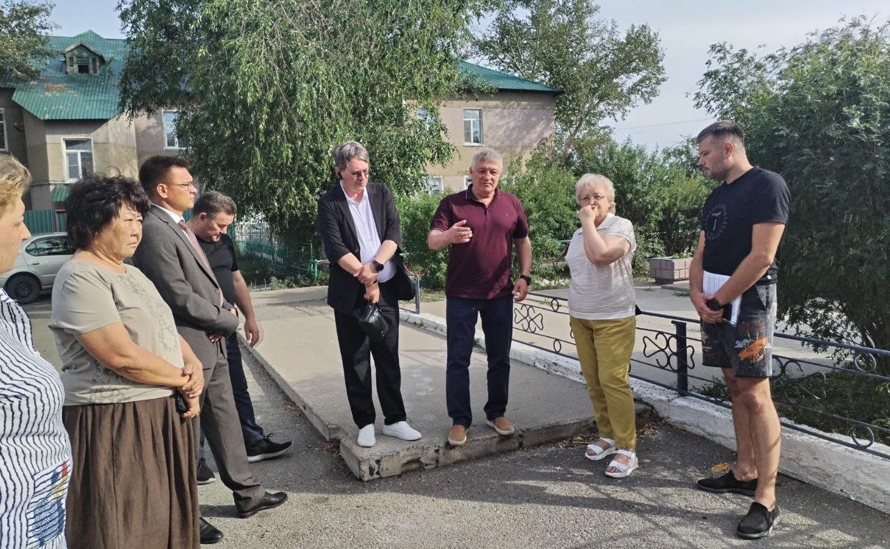 Сергей Михайлов в рамках рабочей поездки проверил ход строительных работ в образовательных организациях Забайкальского края