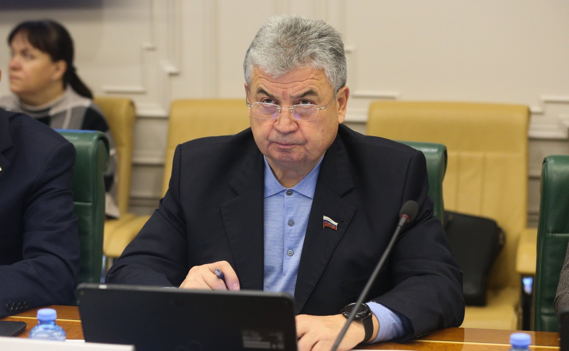 Геннадий Емельянов