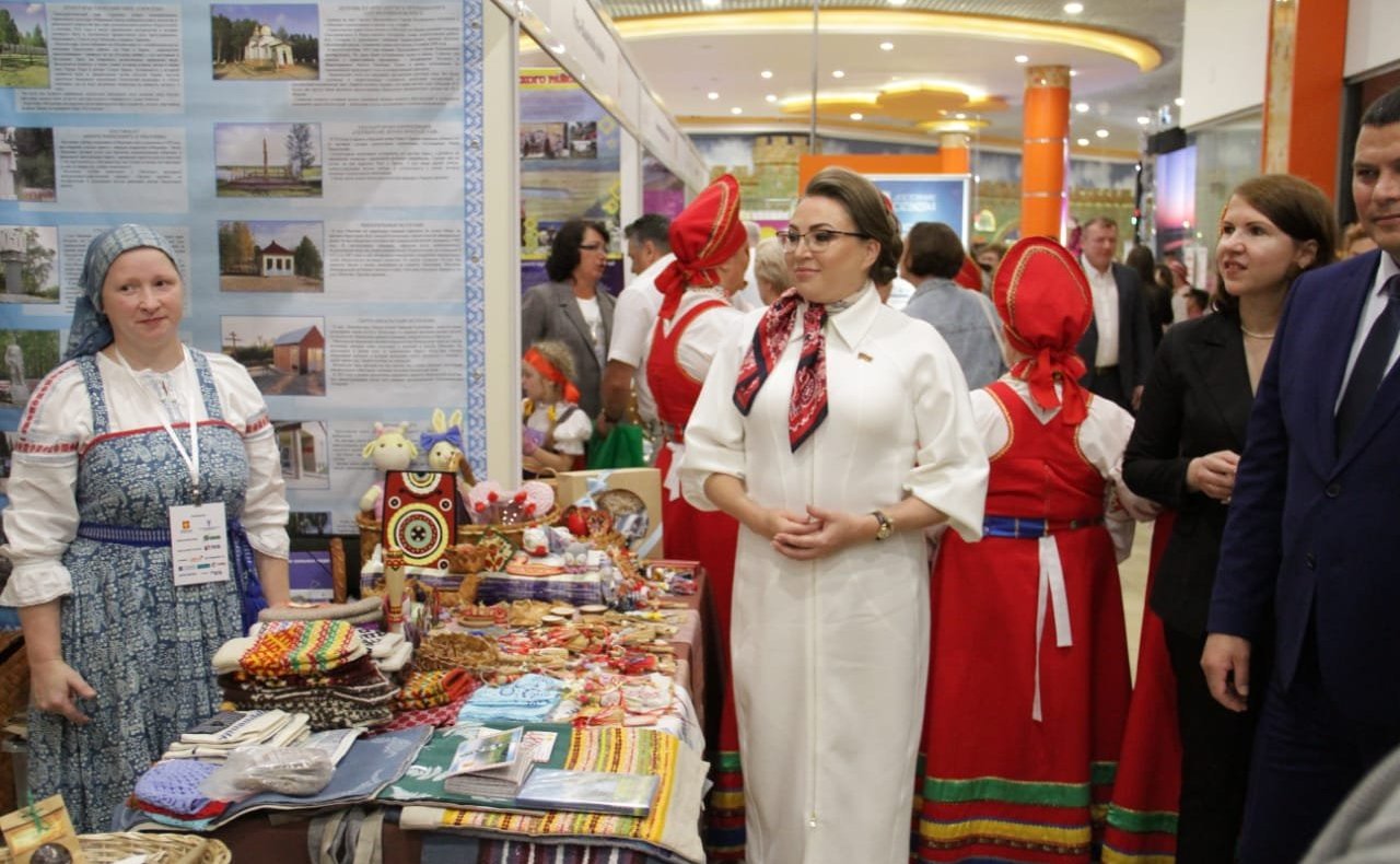 Елена Шумилова посетила пятую ежегодную выставку «Достояние Севера – 2022»
