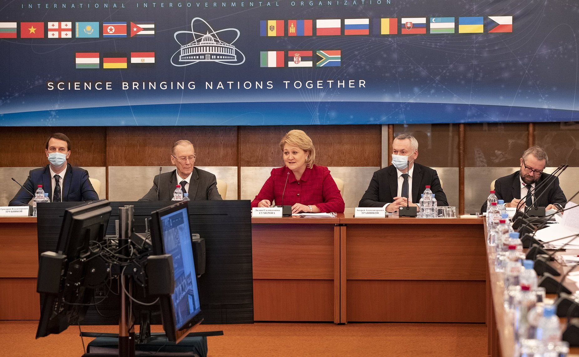 Комитет Совета Федерации по науке, образованию и культуре в г. Дубне Московской области провел совместно с Объединенным институтом ядерных исследований выездное заседание