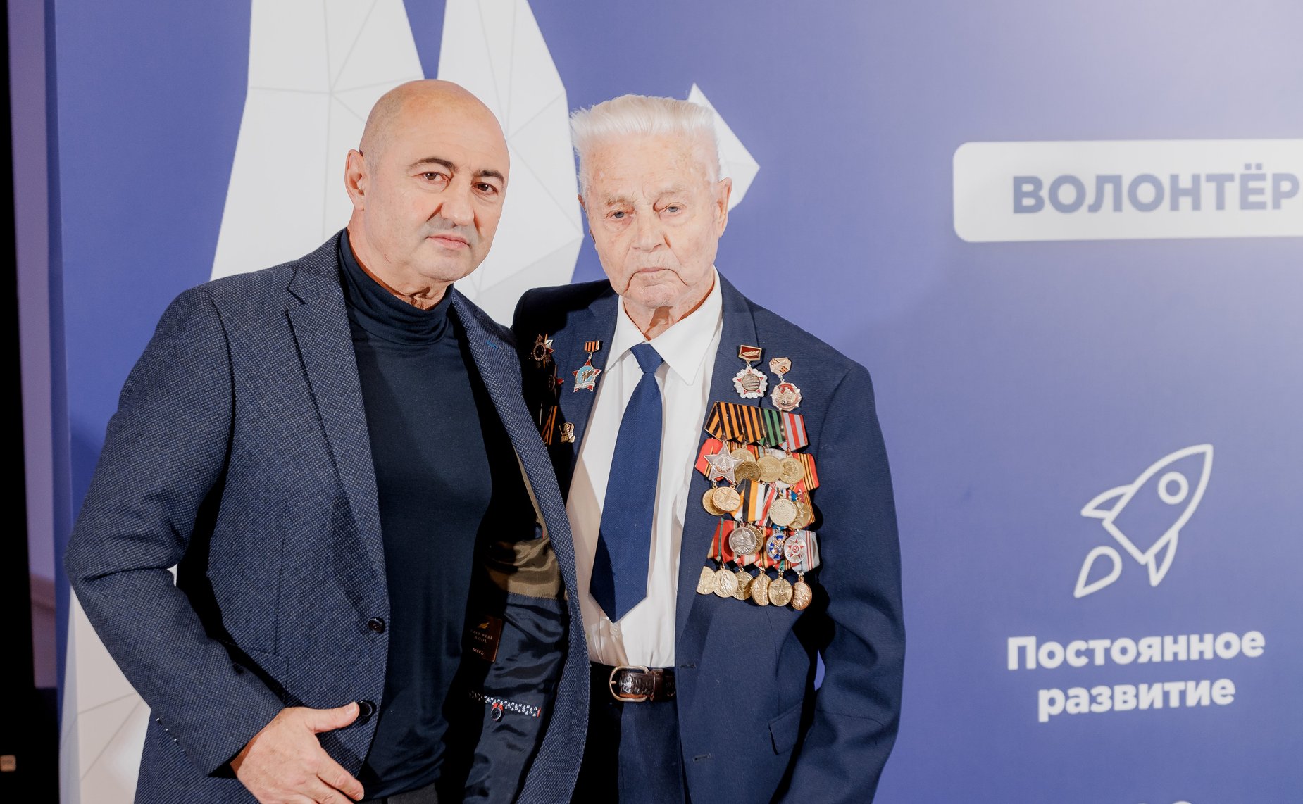 Александр Вайнберг встретился с участниками международного форума «Волонтеров Победы»