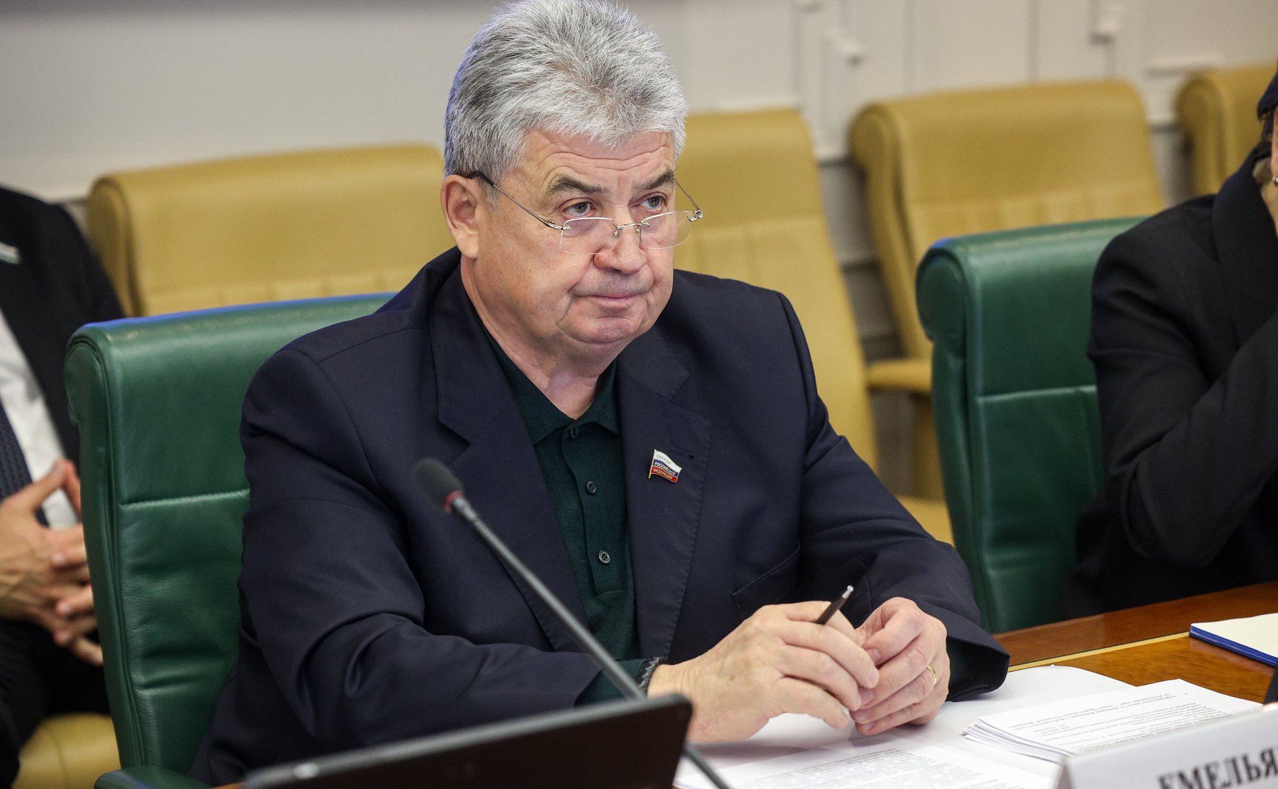 Геннадий Емельянов