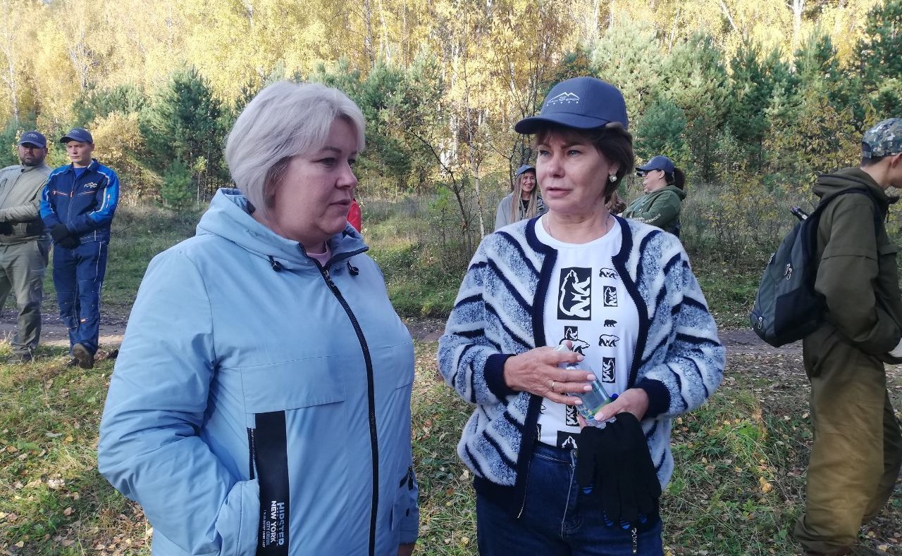 Татьяна Гигель в ходе рабочей поездки в регион приняла участие в посадке саженцев хвойных пород деревьев на территории Майминского района