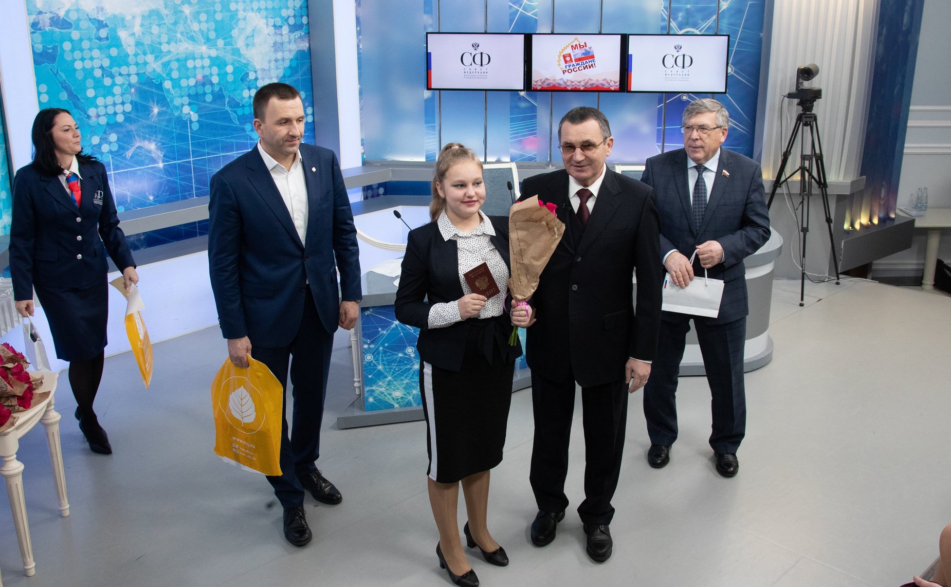 Церемония вручения паспортов в рамках проведения Всероссийской акции «Мы — граждане России!»