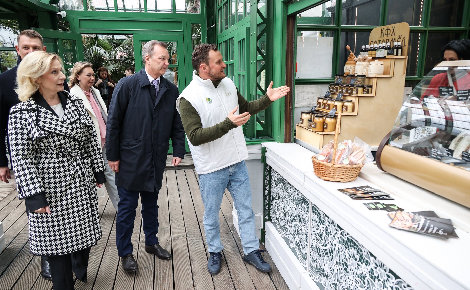 Сенаторы РФ открыли ярмарку фермерской продукции в Москве