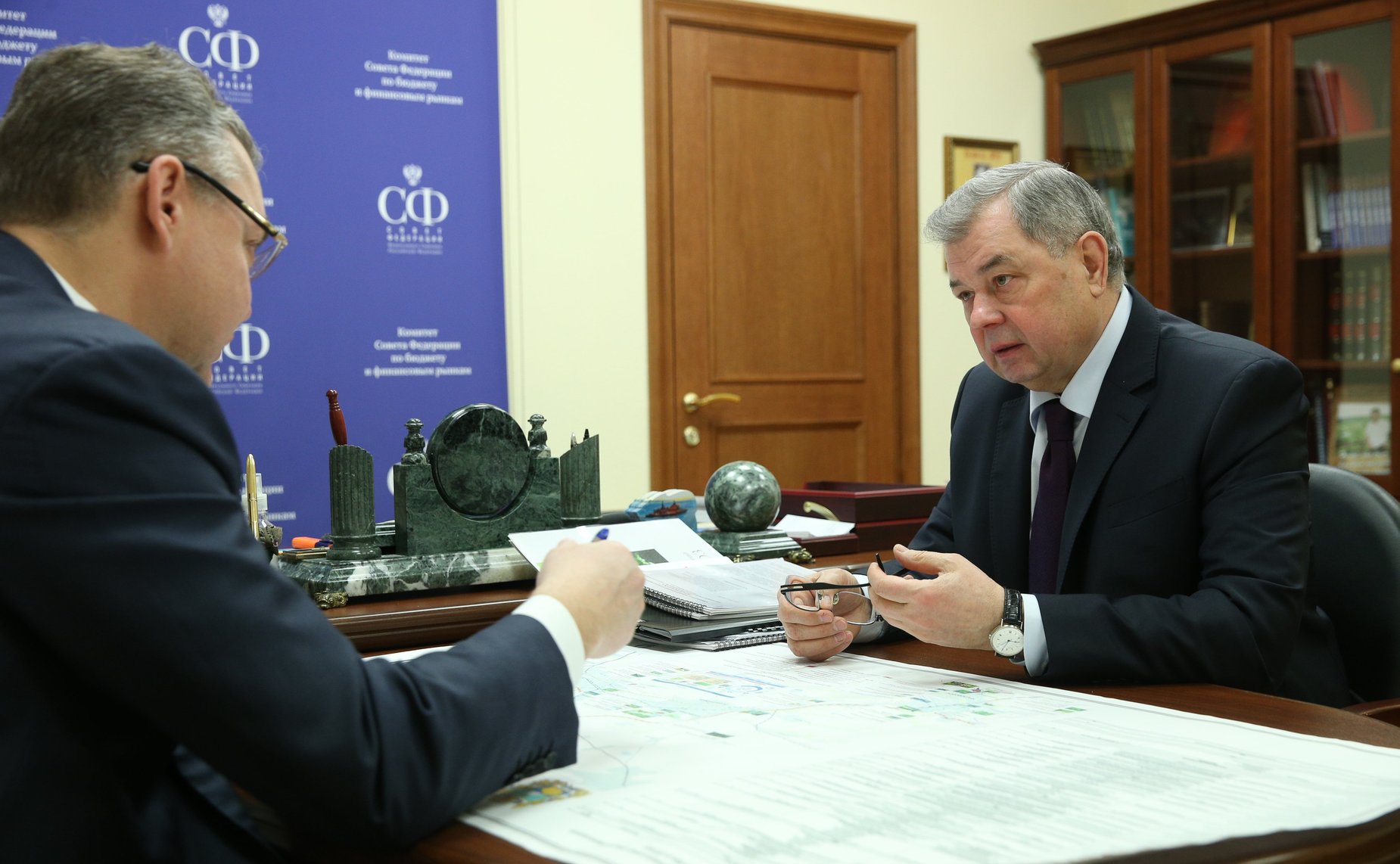 Рабочая встреча председателя Комитета СФ по бюджету и финансовым рынкам Анатолия Артамонова с губернатором Ставропольского края Владимиром Владимировым