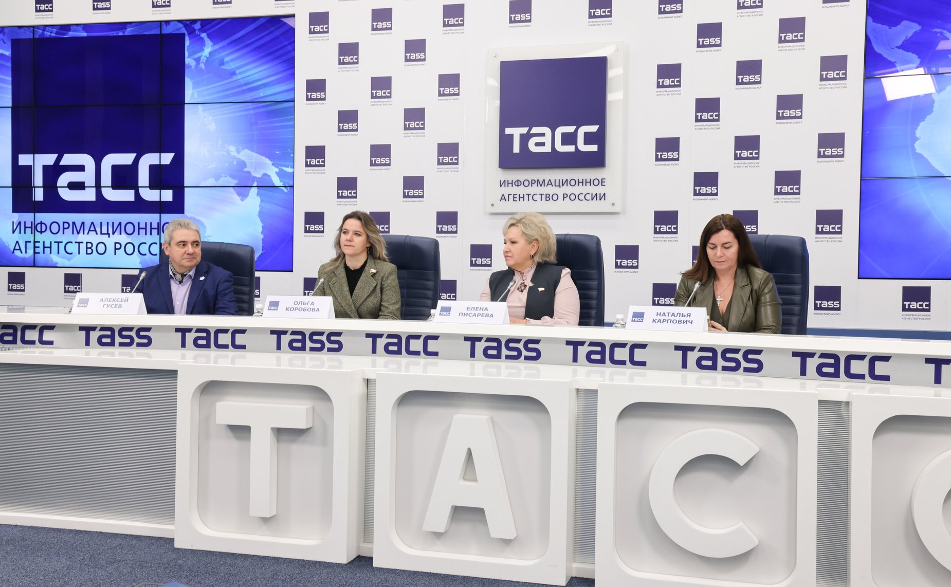 Заместитель председателя Комитета СФ по науке, образованию и культуре Елена Писарева приняла участие в пресс-конференции, посвященной X Всероссийской конференции по вопросам семейного воспитания и родительского просвещения «Школа одаренных родителей»