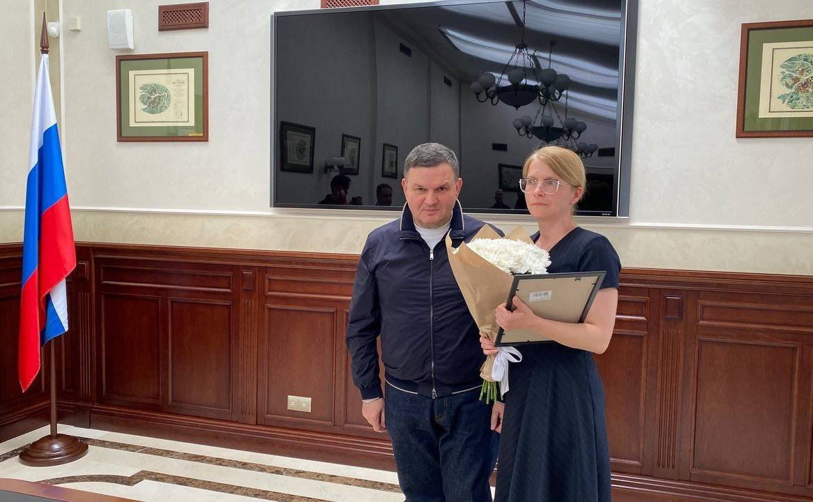 Сергей Перминов в ходе работы в регионе вручил награды Совета Федерации за вклад в поддержку героев специальной военной операции и увековечение памяти погибших при защите Отечества