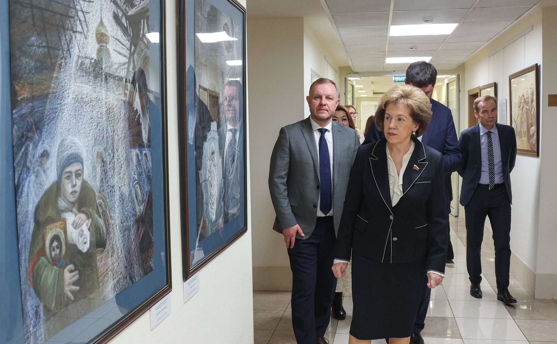 Торжественное открытие выставки Народного художника РФ Людмилы Юга «Нить времен. Подвиг Победы»