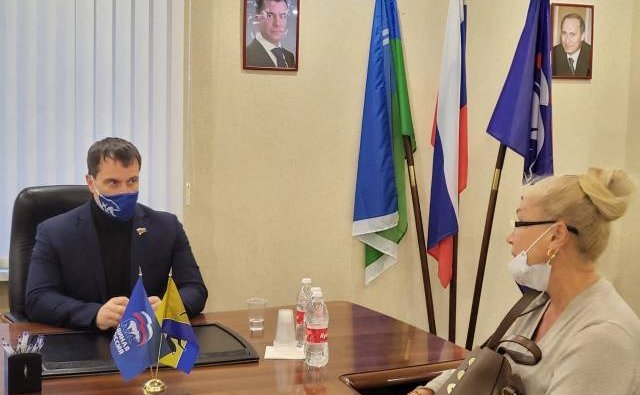 Эдуард Исаков в рамках работы в регионе провел прием граждан в Сургуте, а также встретился с активной молодежью — представителями НКО, социально-ориентированных, культурных молодежных организаций, на базе которых развивается корпоративное добровольчество