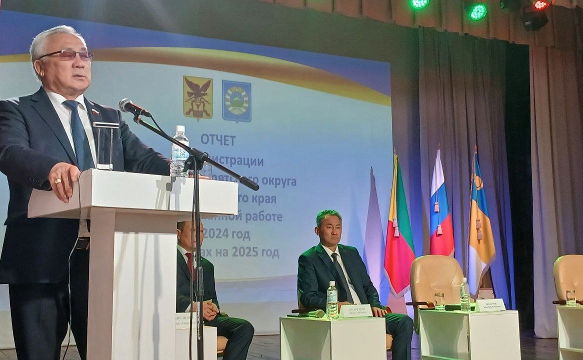 Баир Жамсуев в рамках работы в регионе в Агинском принял участие в совещании по итогам работы администрации Агинского Бурятского округа за 2024 год и задачах на 2025