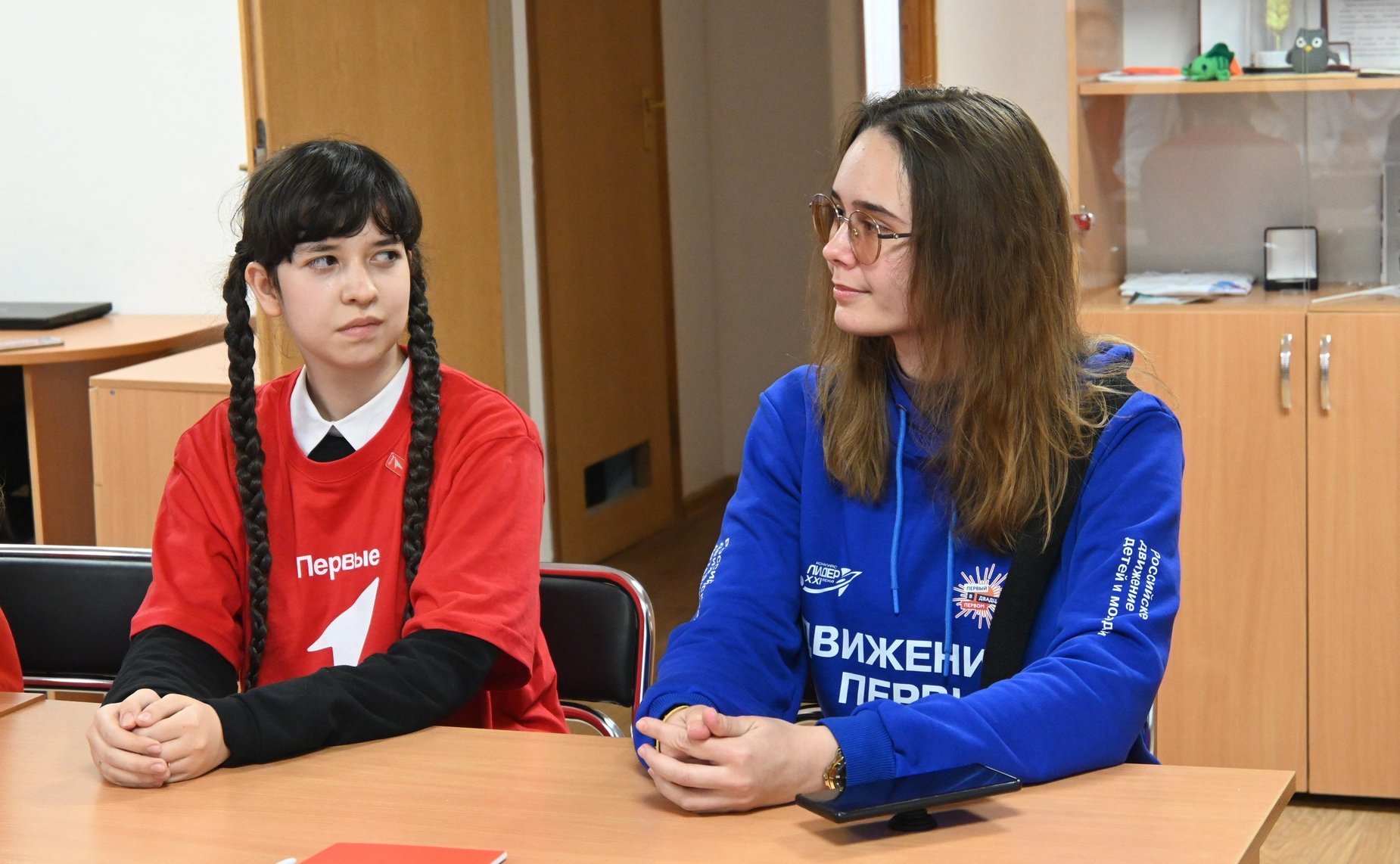 Артем Малащенков провел встречу с руководителем регионального отделения «Движения Первых» Павлом Петровым и со смоленскими школьниками — участниками организации