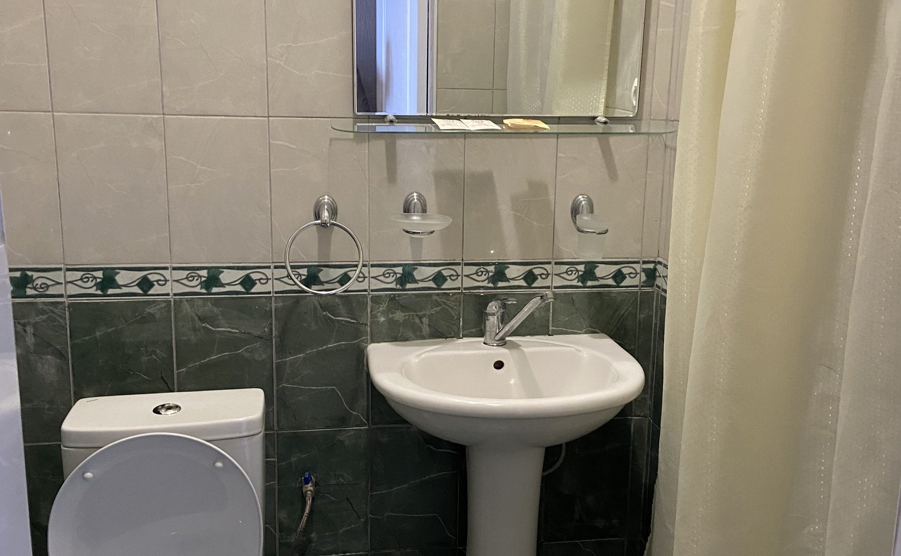 Оксана Хлякина и Сергей Лукин в рамках поездки в Республику Крым проинспектировали состояние объектов инфраструктуры организаций отдыха детей и их оздоровления в санатории «Южнобережный», а также готовность детского санатория к летнему оздоровительному се