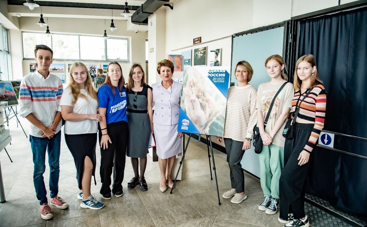 Екатерина Алтабаева открыла выставку, посвящённую воссоединению ДНР, ЛНР, Запорожской и Херсонской областей с Россией