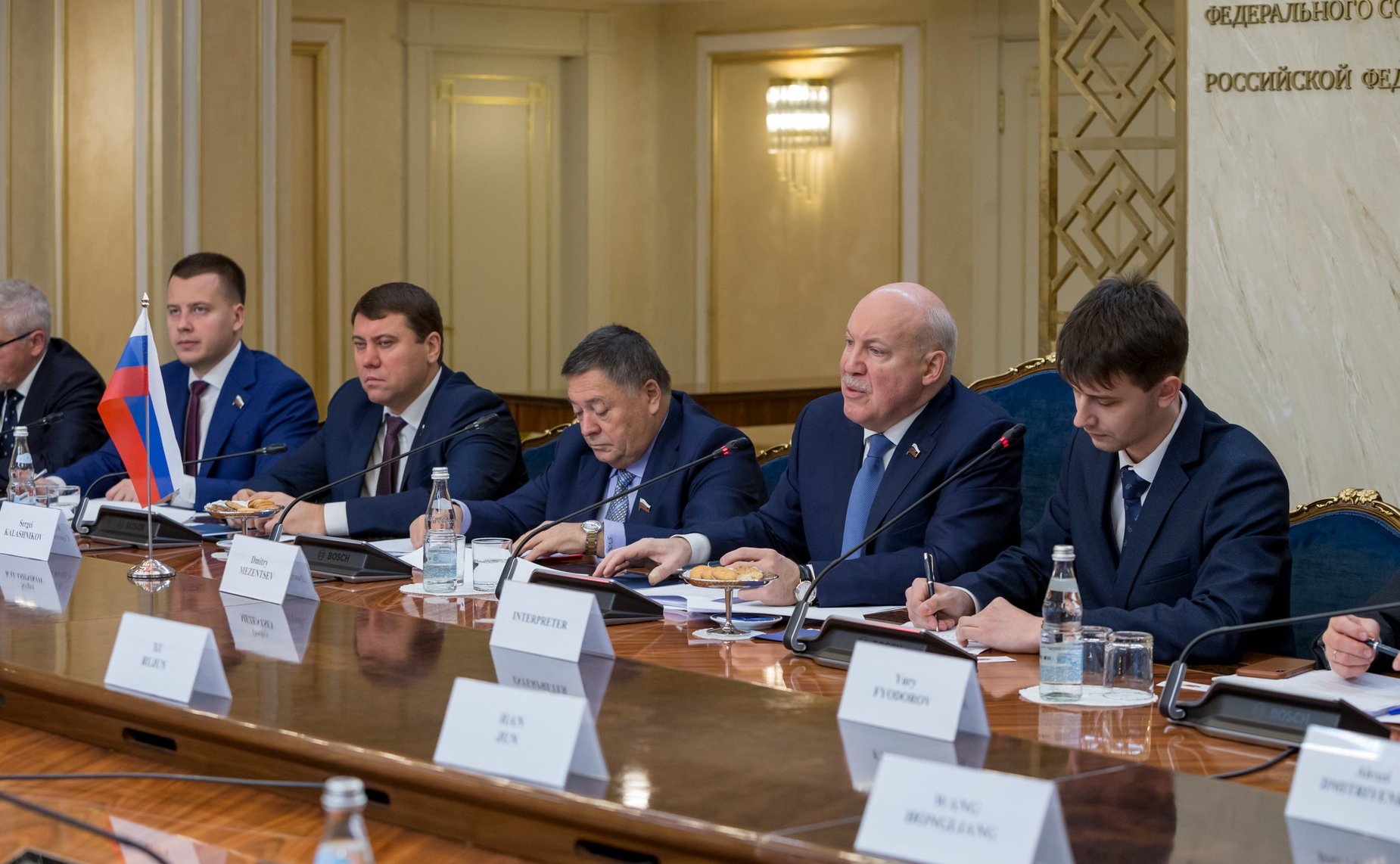 Встреча председателя Комитета Совета Федерации по экономической политике Д. Мезенцева с заместителем председателя Комитета Всекитайского собрания народных представителей КНР по вопросам финансово-экономической политики Инь Чжунцином