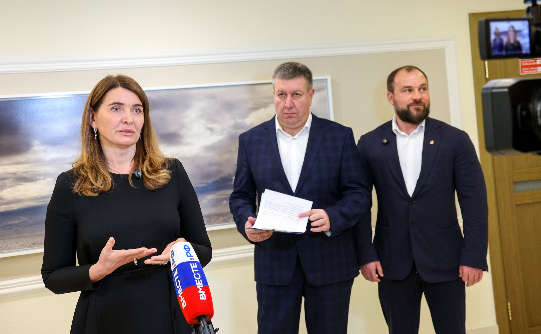 Открытие в Совете Федерации выставки индустриальных пейзажей, посвященной Дню машиностроителя