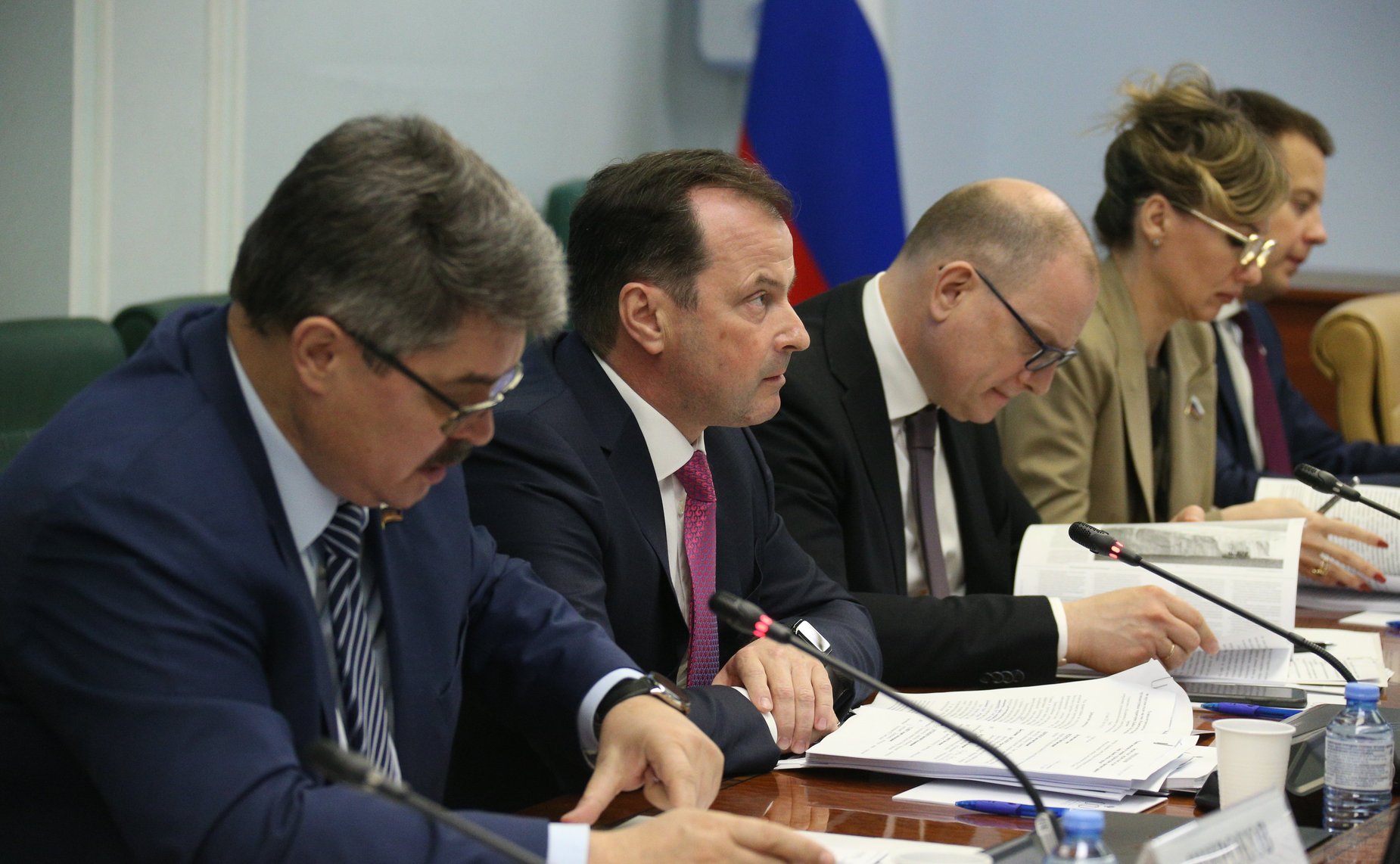 «Круглый стол» Комитета СФ по экономической политике совместно с Комитетом СФ по федеративному устройству, региональной политике, местному самоуправлению и делам Севера