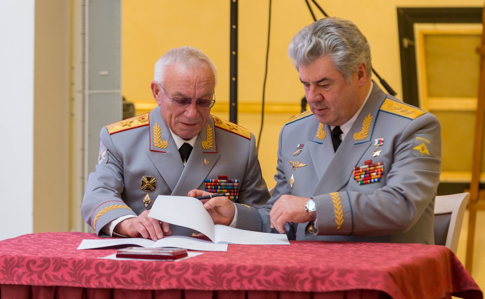 Открытие совместного торжественного заседания Комитета СФ по обороне и безопасности и Клуба военачальников Российской Федерации, посвященного 100-летию со дня создания Красной Армии