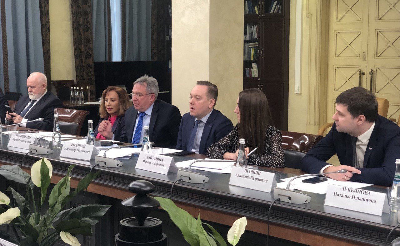 Сенаторы и эксперты обсудили совершенствование антикоррупционного просвещения граждан