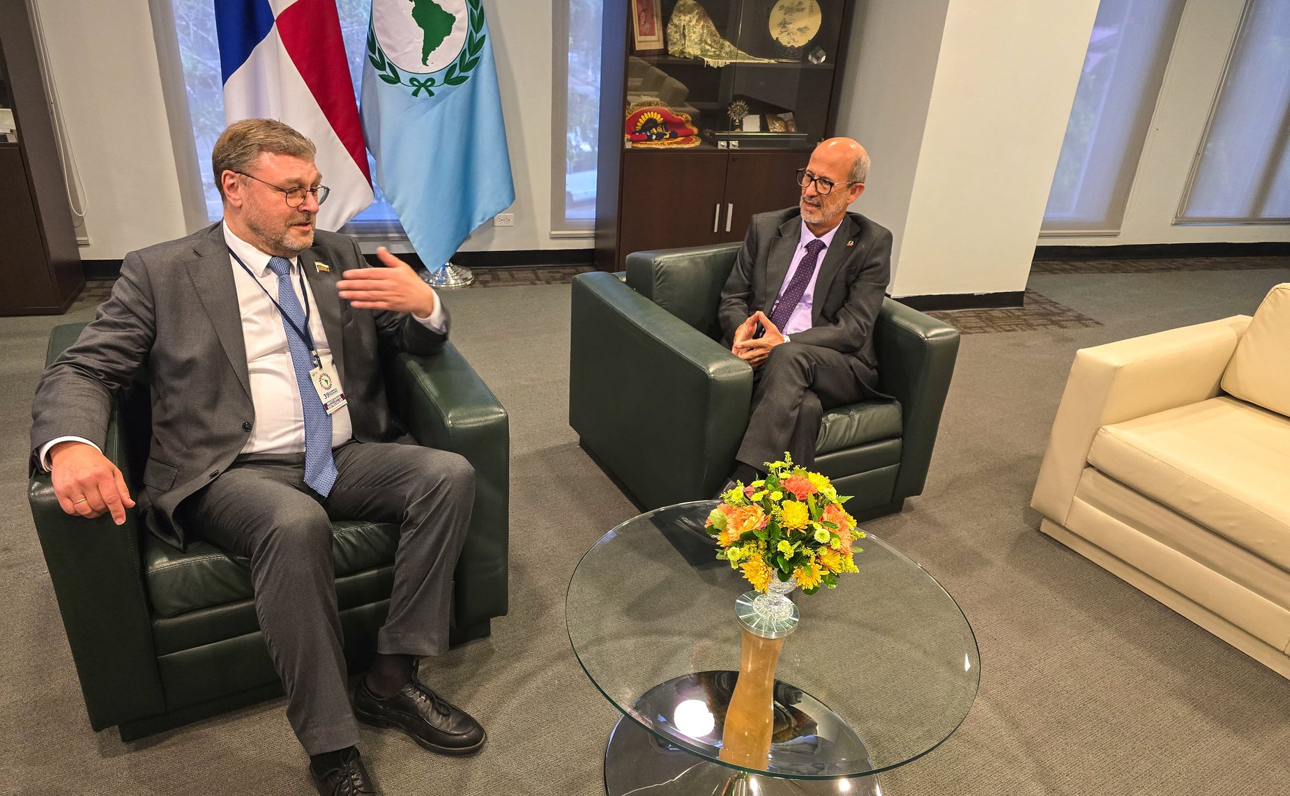 Заместитель Председателя СФ Константин Косачев и Председатель ПАРЛАТИНО, представитель Республики Куба в ПАРЛАТИНО Роландо Гонсалес Патрисио провели встречу «на полях» 39-й Ассамблеи ПАРЛАТИНО