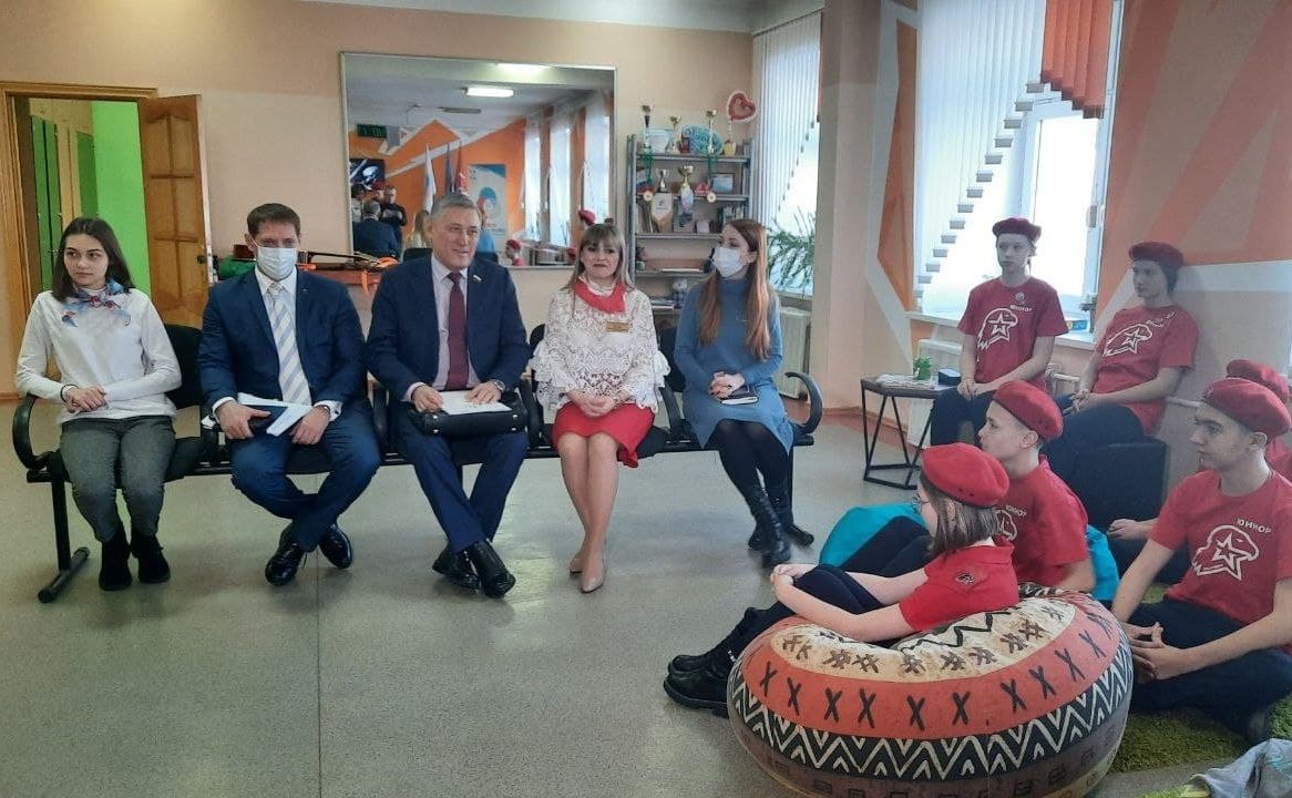 Юрий Валяев провел Урок патриотизма с юнармейцами и волонтерами