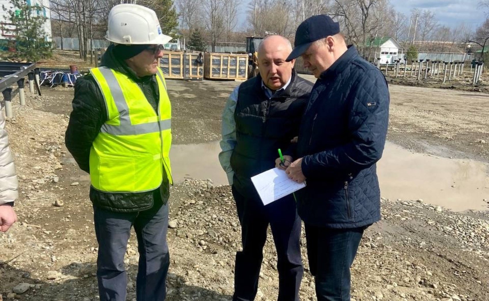 Андрей Базилевский в ходе региональной поездки побывал на строительных площадках загородных оздоровительных лагерей