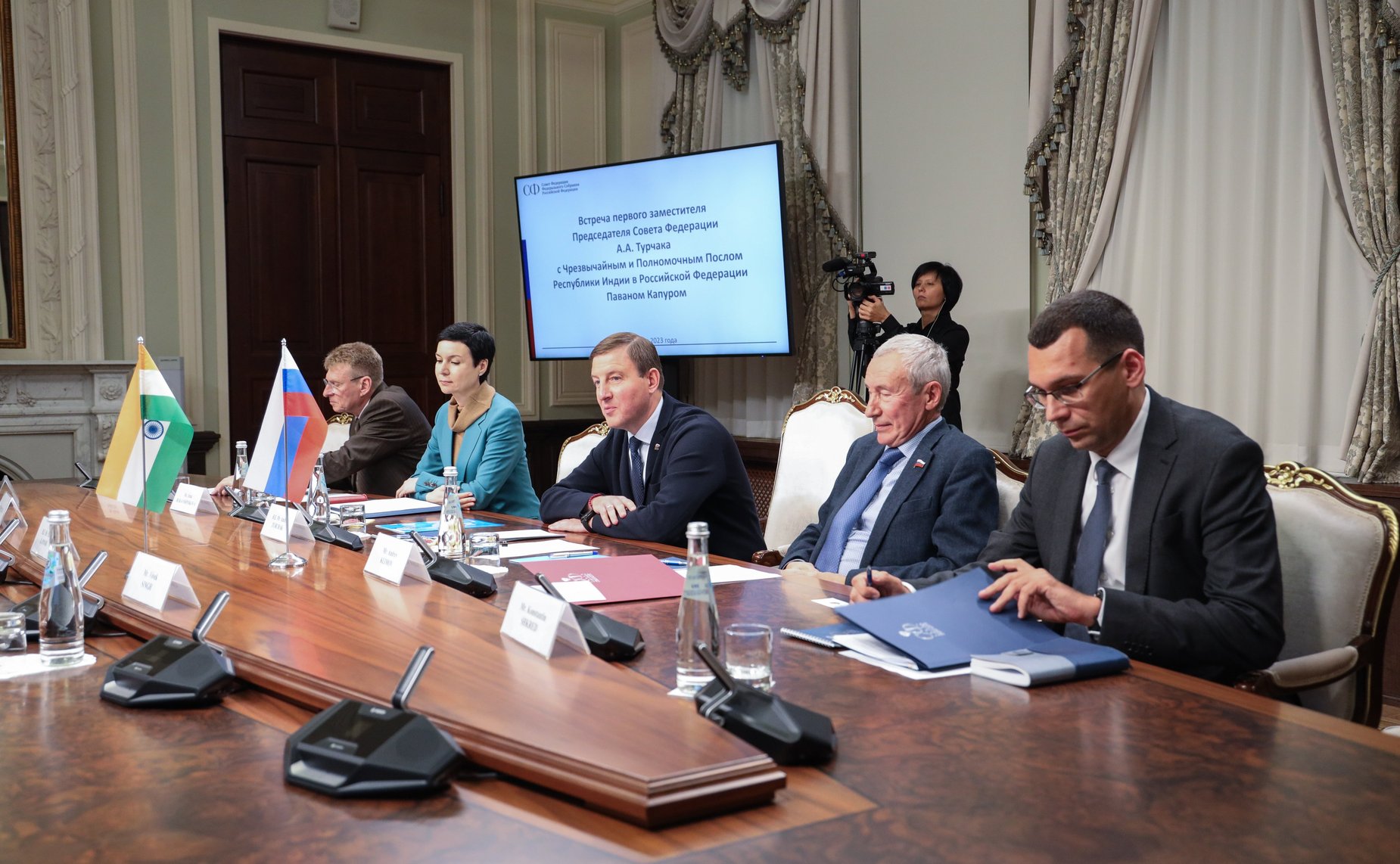 Встреча первого заместителя Председателя СФ Андрея Турчака с Чрезвычайным и Полномочным Послом Республики Индии в РФ Паваном Капуром