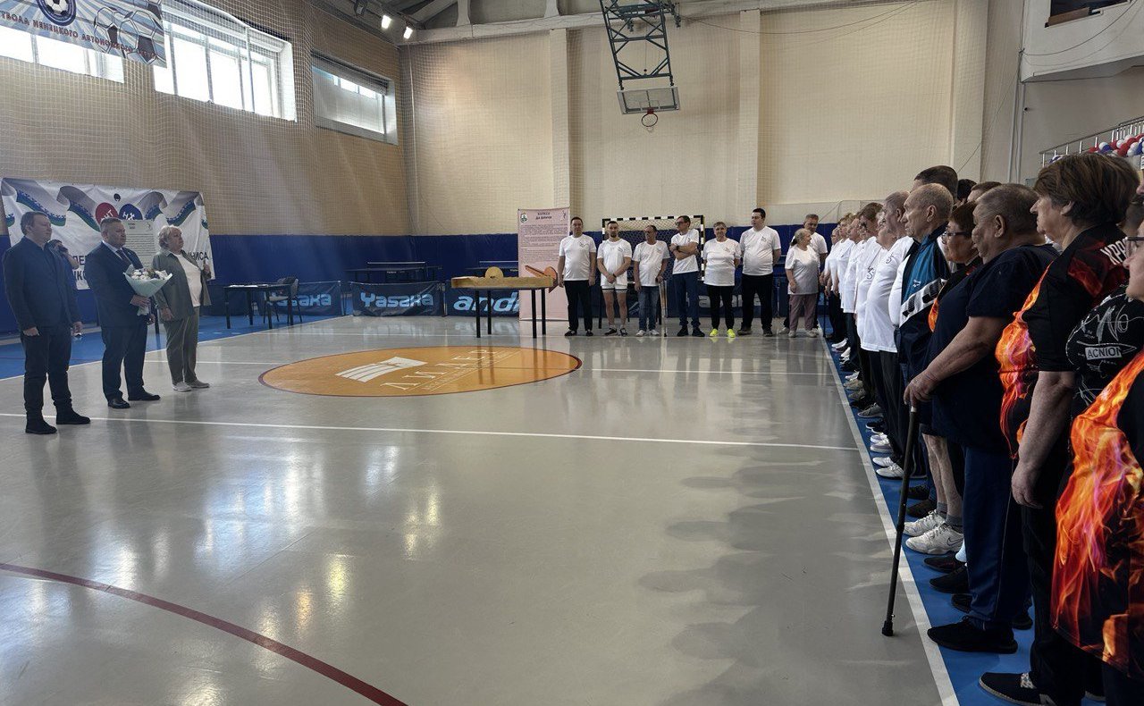 Денис Гусев в рамках региональной недели побывал на межмуниципальных соревнованиях по адаптивным играм среди членов Ненецкой окружной организации Всероссийского общества инвалидов