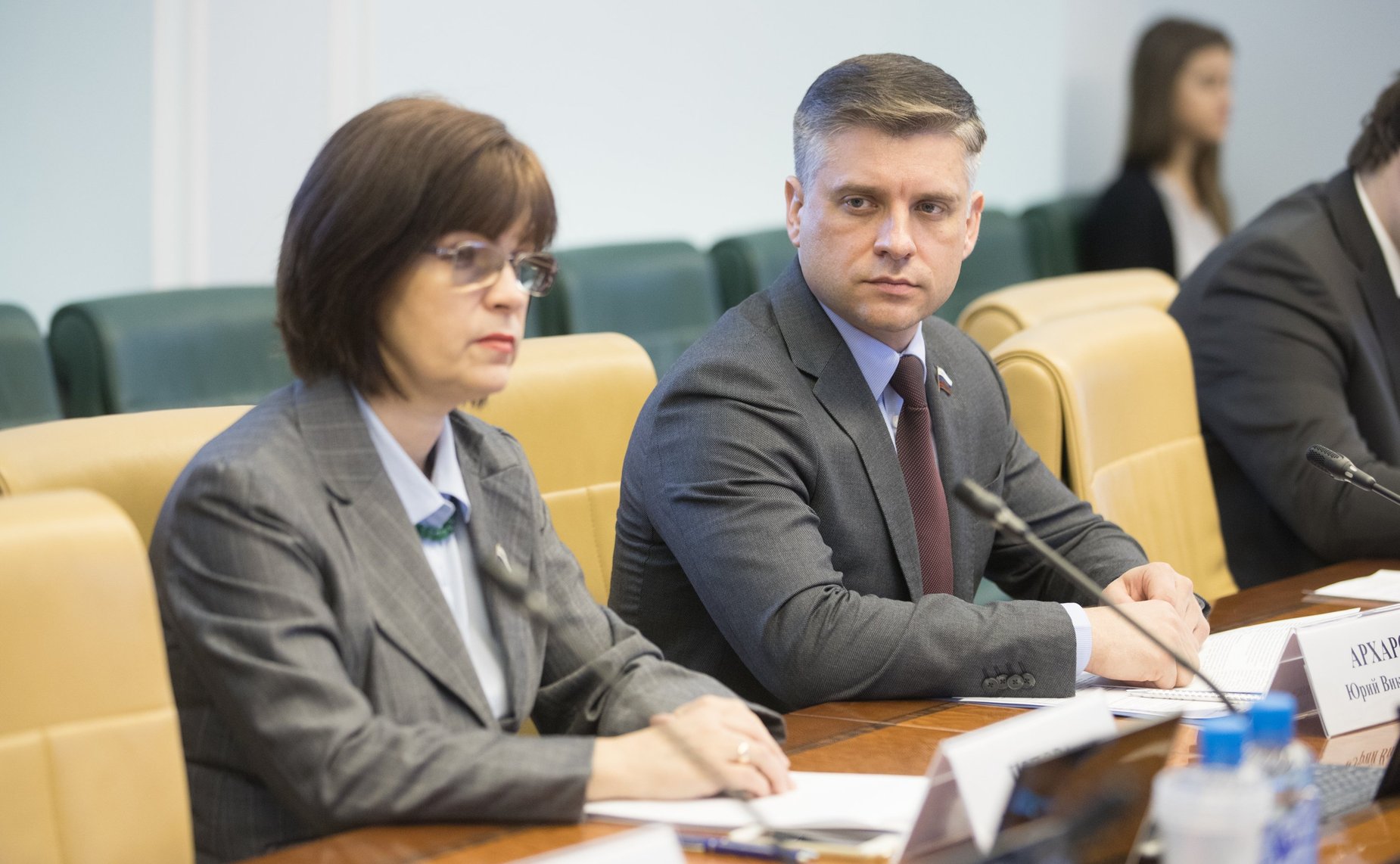 Е. Попова и Ю. Архаров