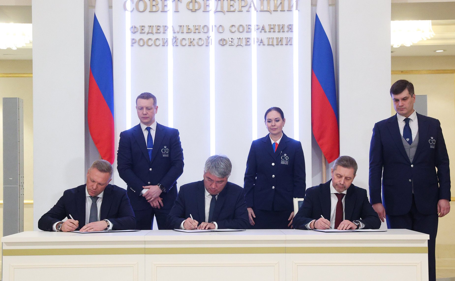 Торжественное подписание трехсторонних соглашений о сотрудничестве и взаимодействии между Государственной корпорацией «Ростех», Государственным Фондом поддержки участников СВО «Защитники Отечества» и субъектами Российской Федерации