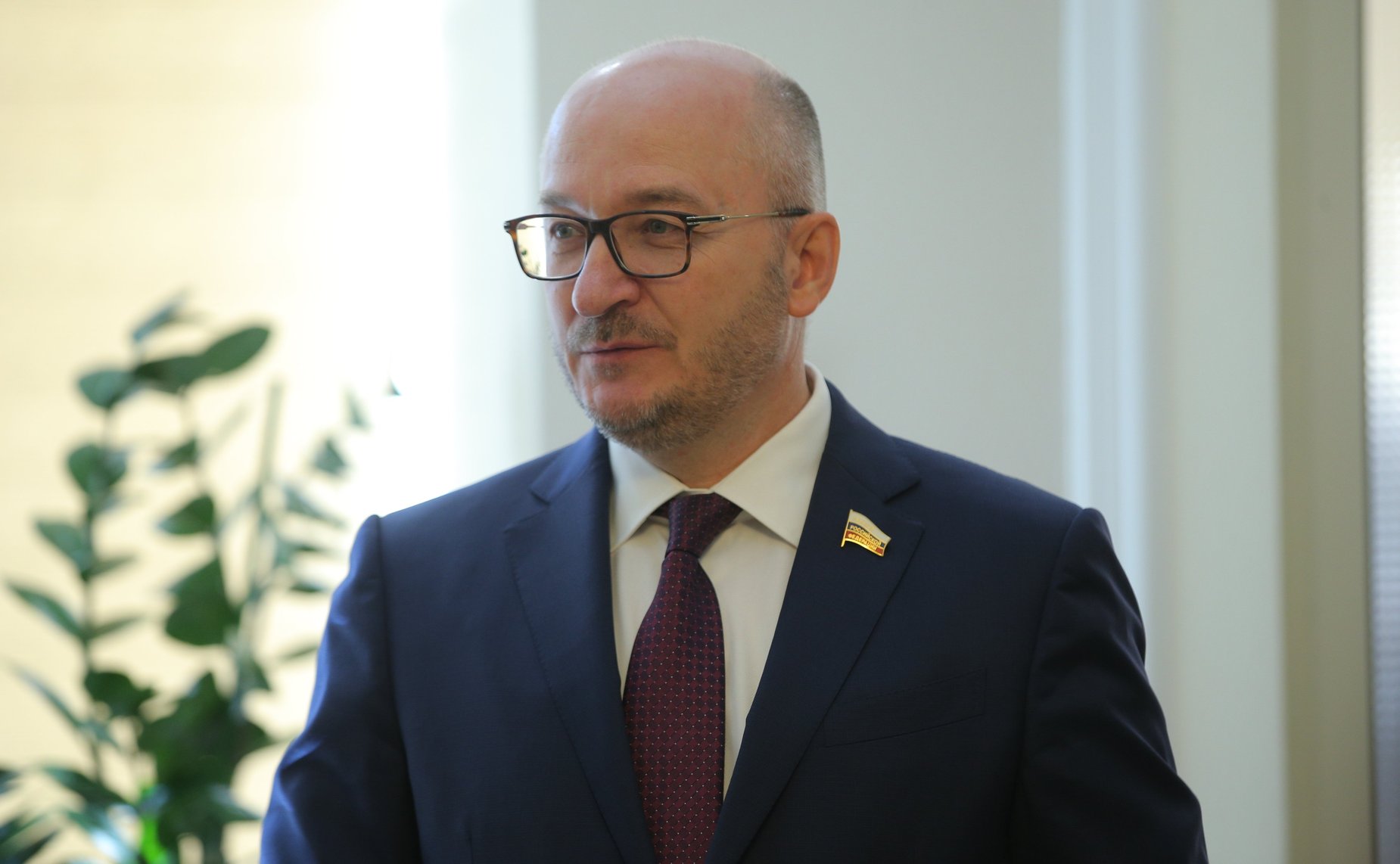 Олег Цепкин открыл в Совете Федерации выставку «Магнитка — город трудовой доблести, центр искусства и творчества»